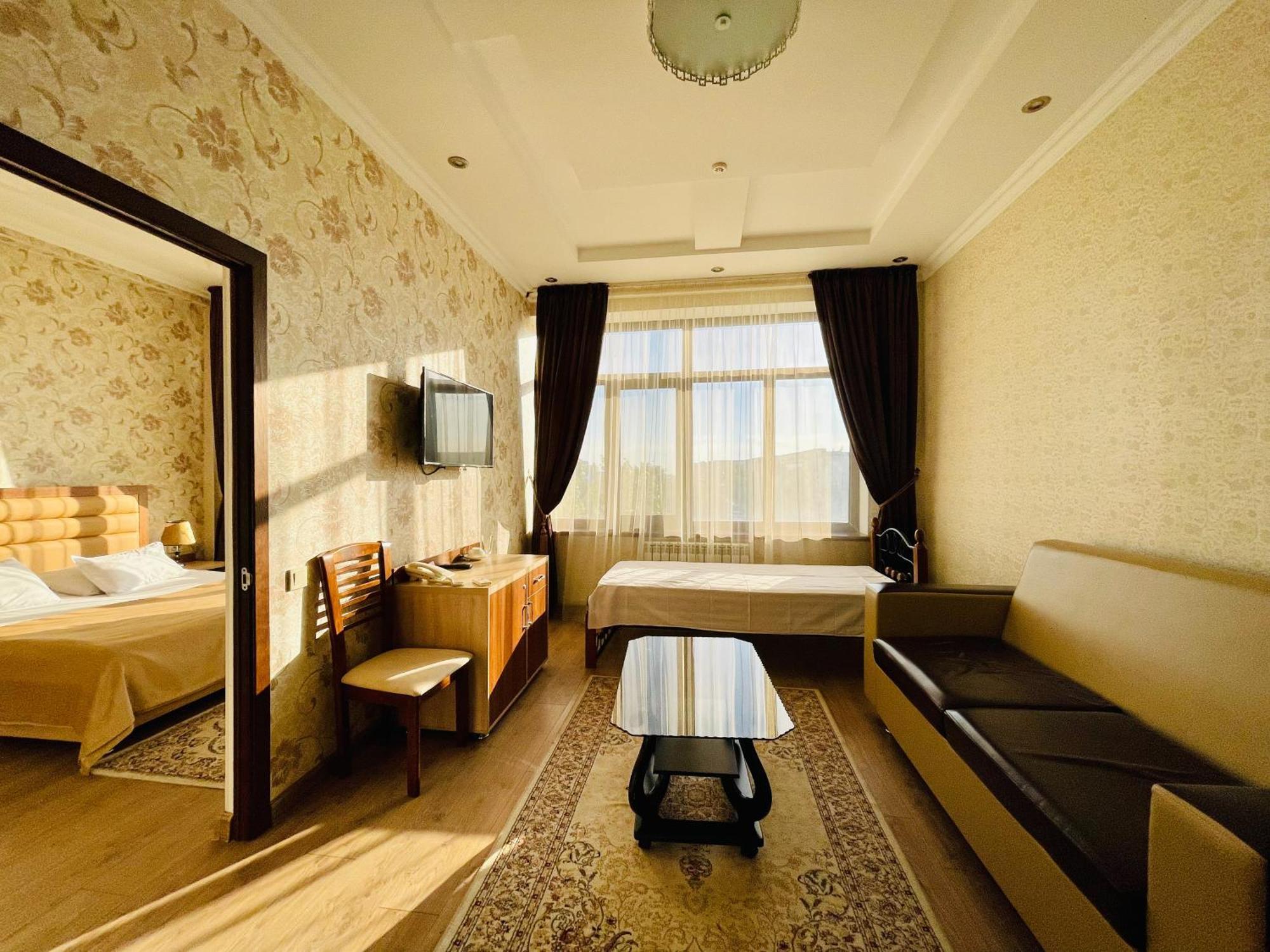 Dostyk Hotell Kyzylorda Exteriör bild